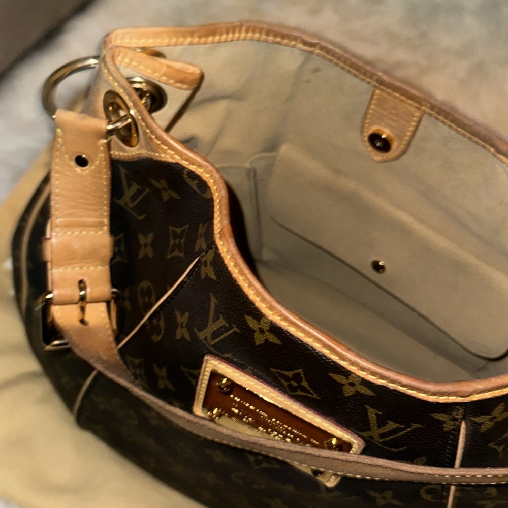 Louis Vuitton Galleria PM - Authentic - Picture 7 of 9